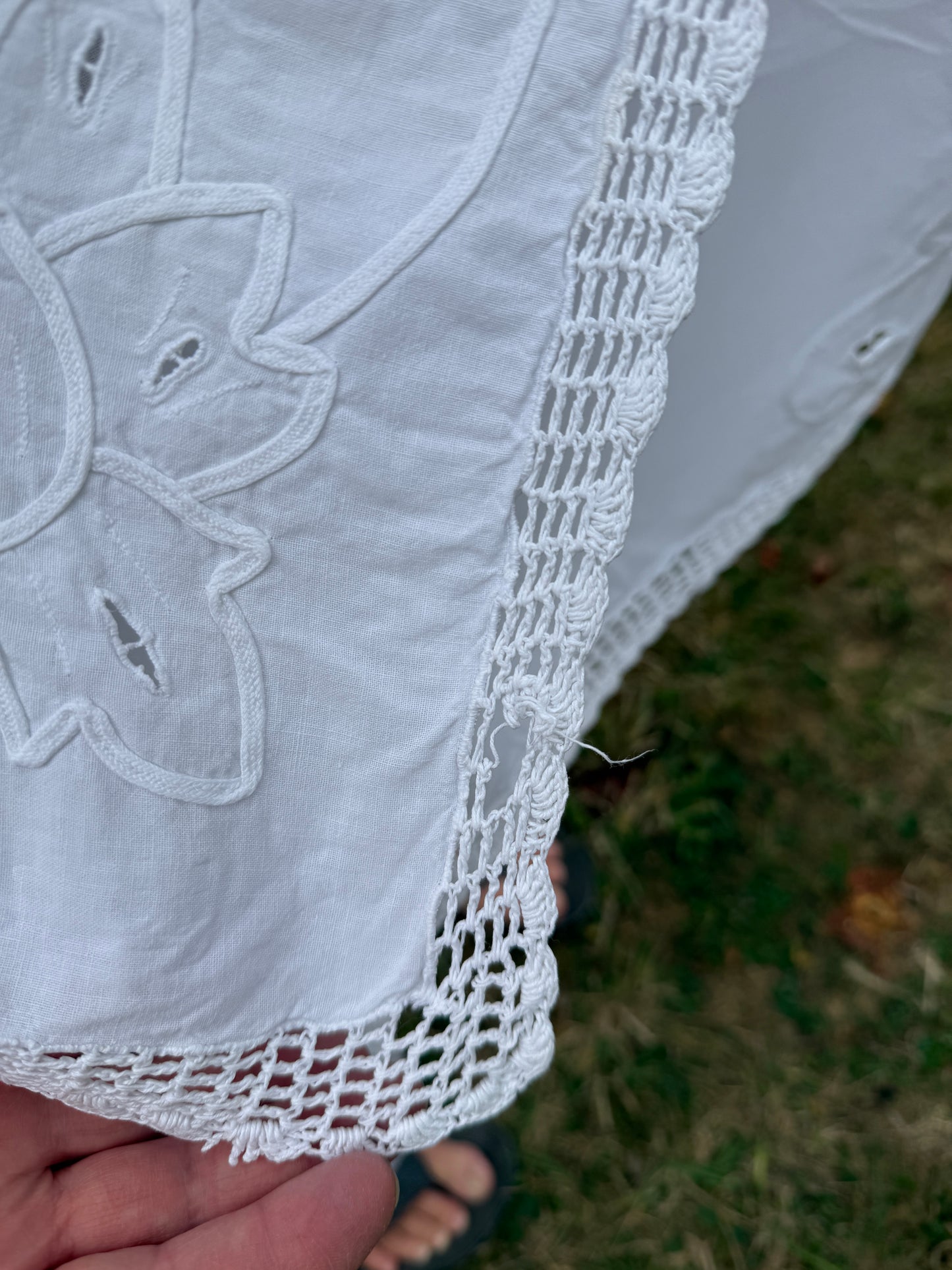 AA.white and white crochet 30"x30"