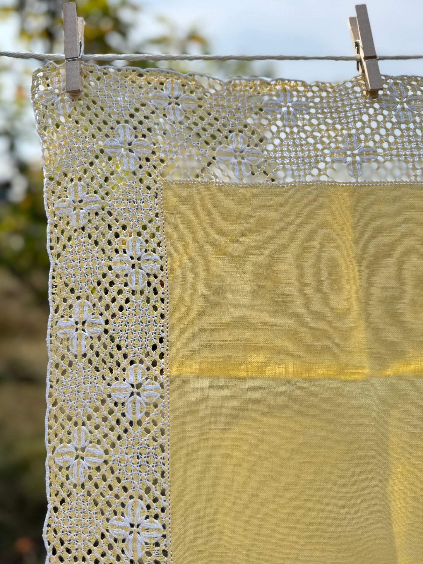 AA. yellow linen 34" x 35"