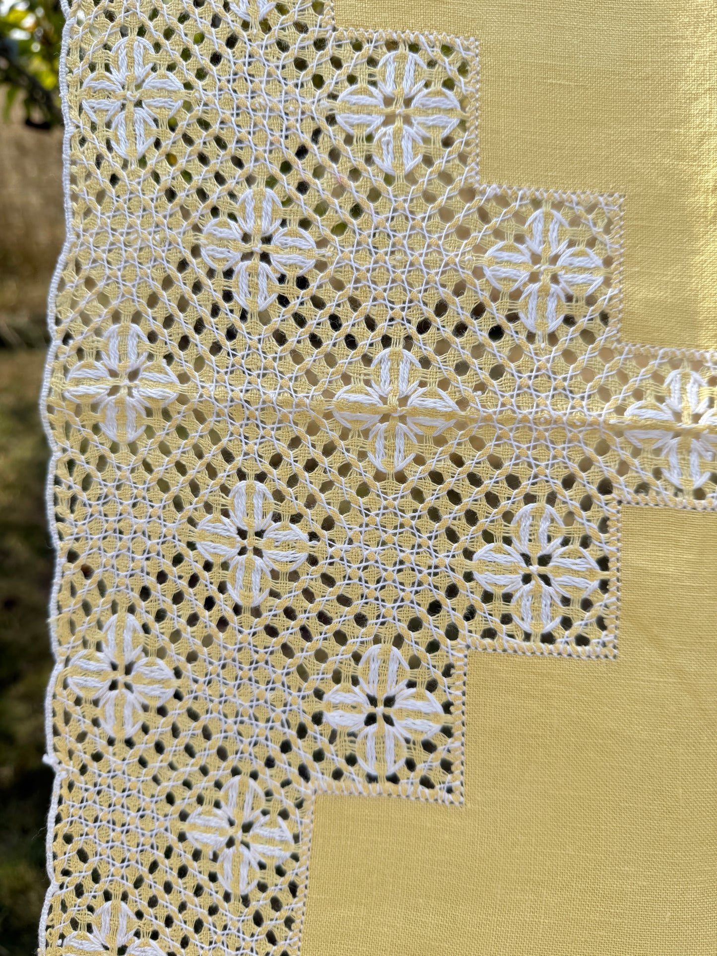 AA. yellow linen 34" x 35"