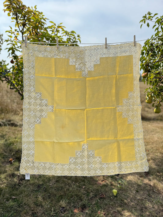 AA. yellow linen 34" x 35"