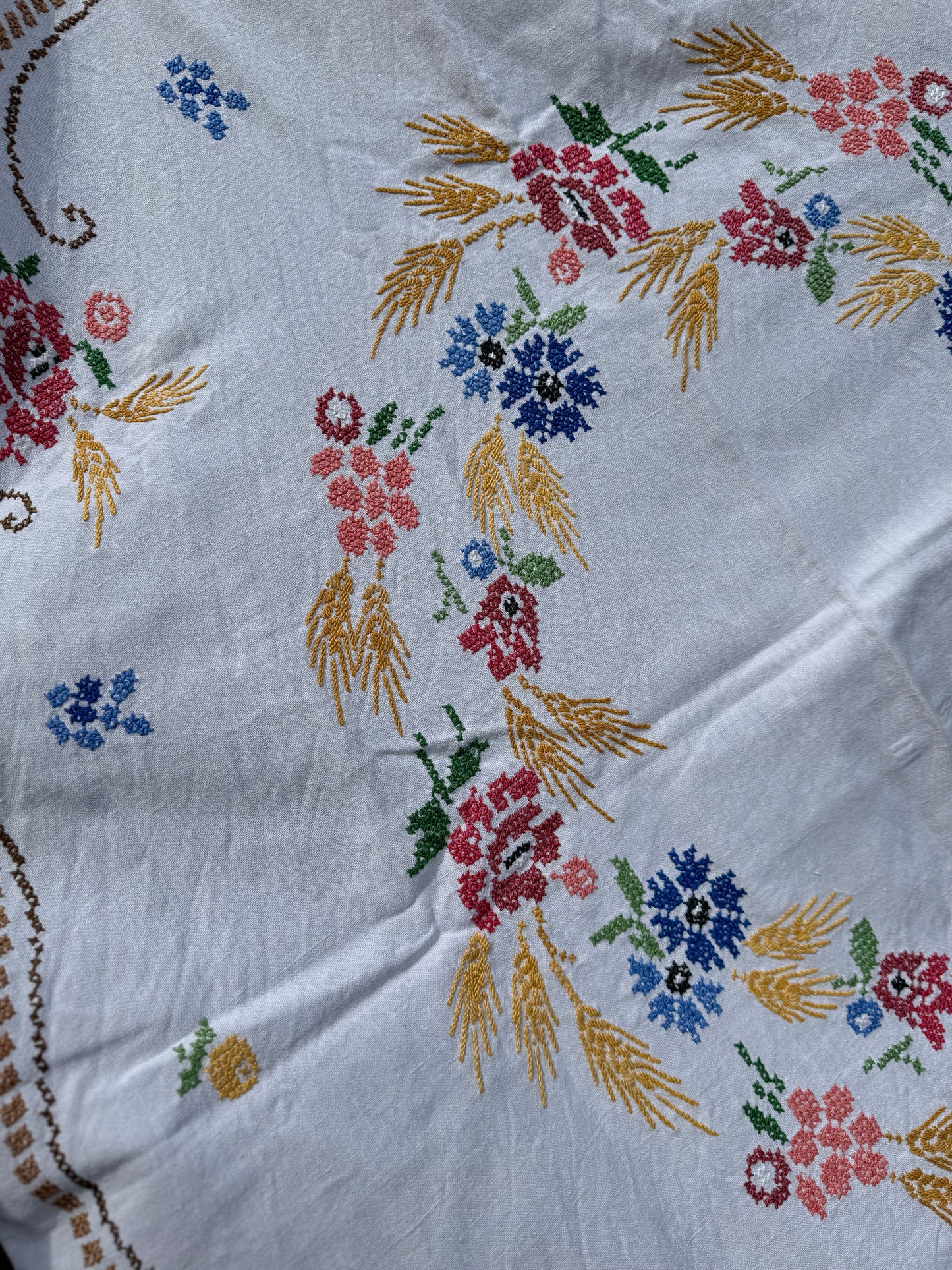 AA. Harvest embroidery round on canvas 43" round