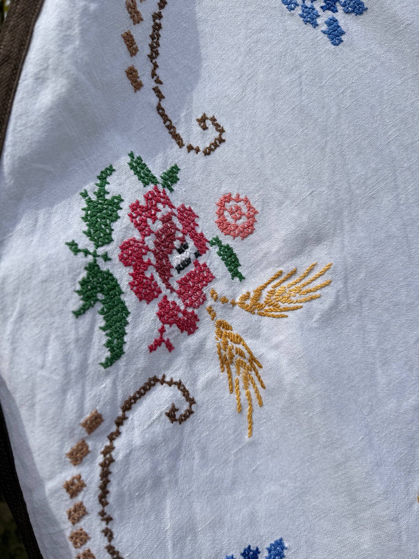 AA. Harvest embroidery round on canvas 43" round