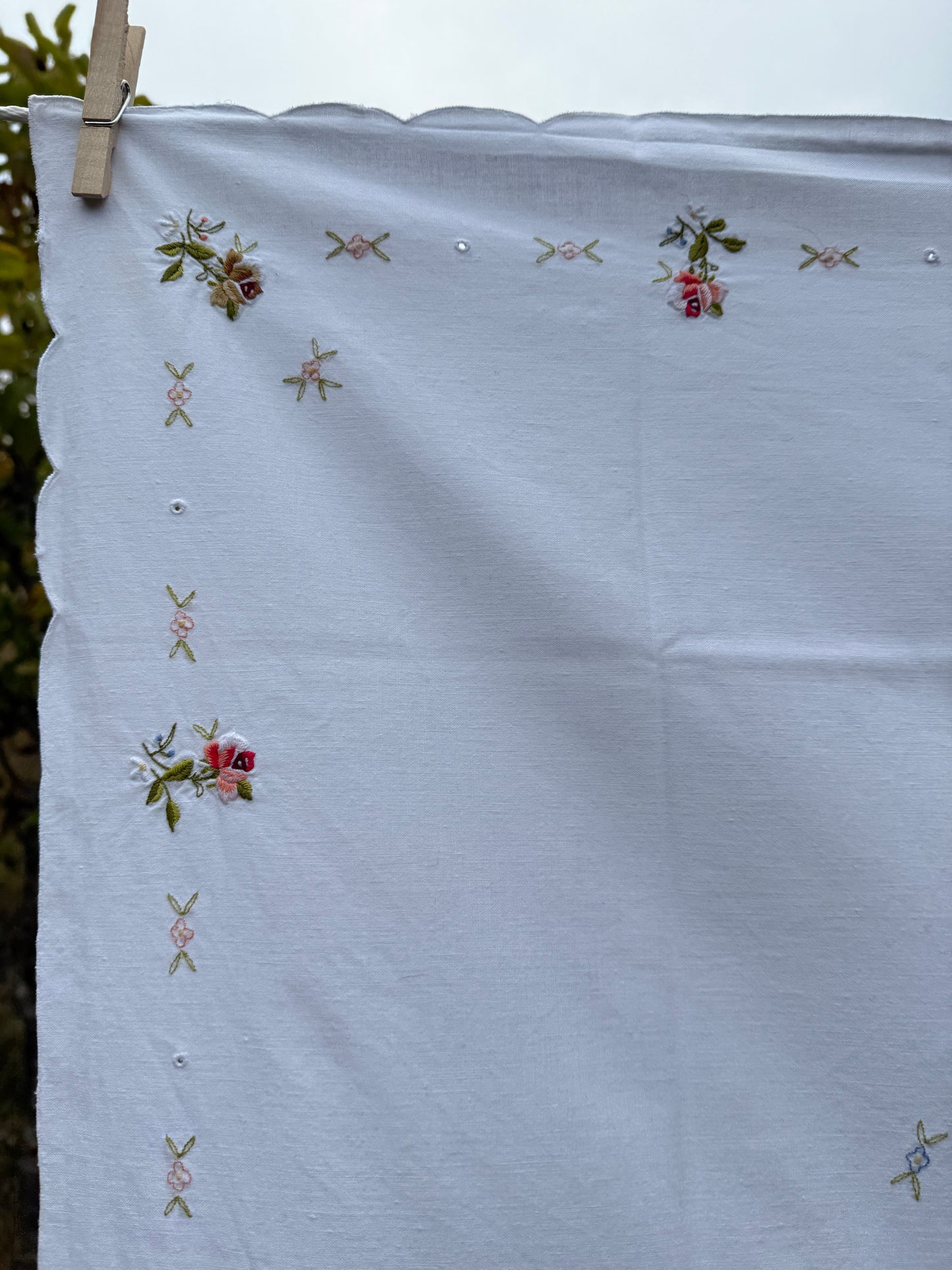 AA. white with pink roses 31" x 31"