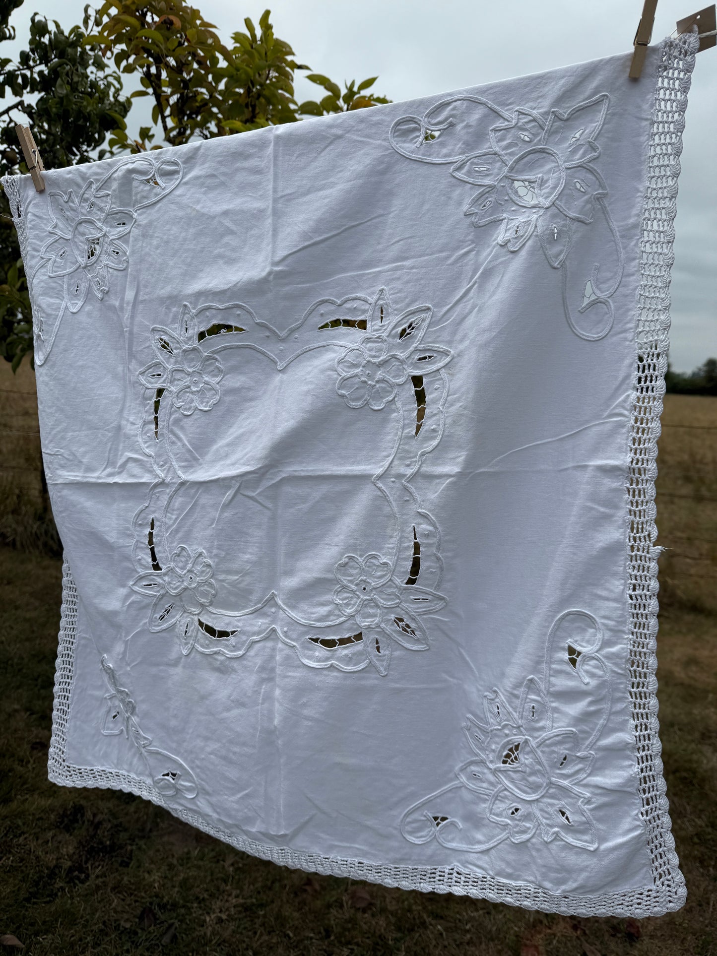 AA.white and white crochet 30"x30"