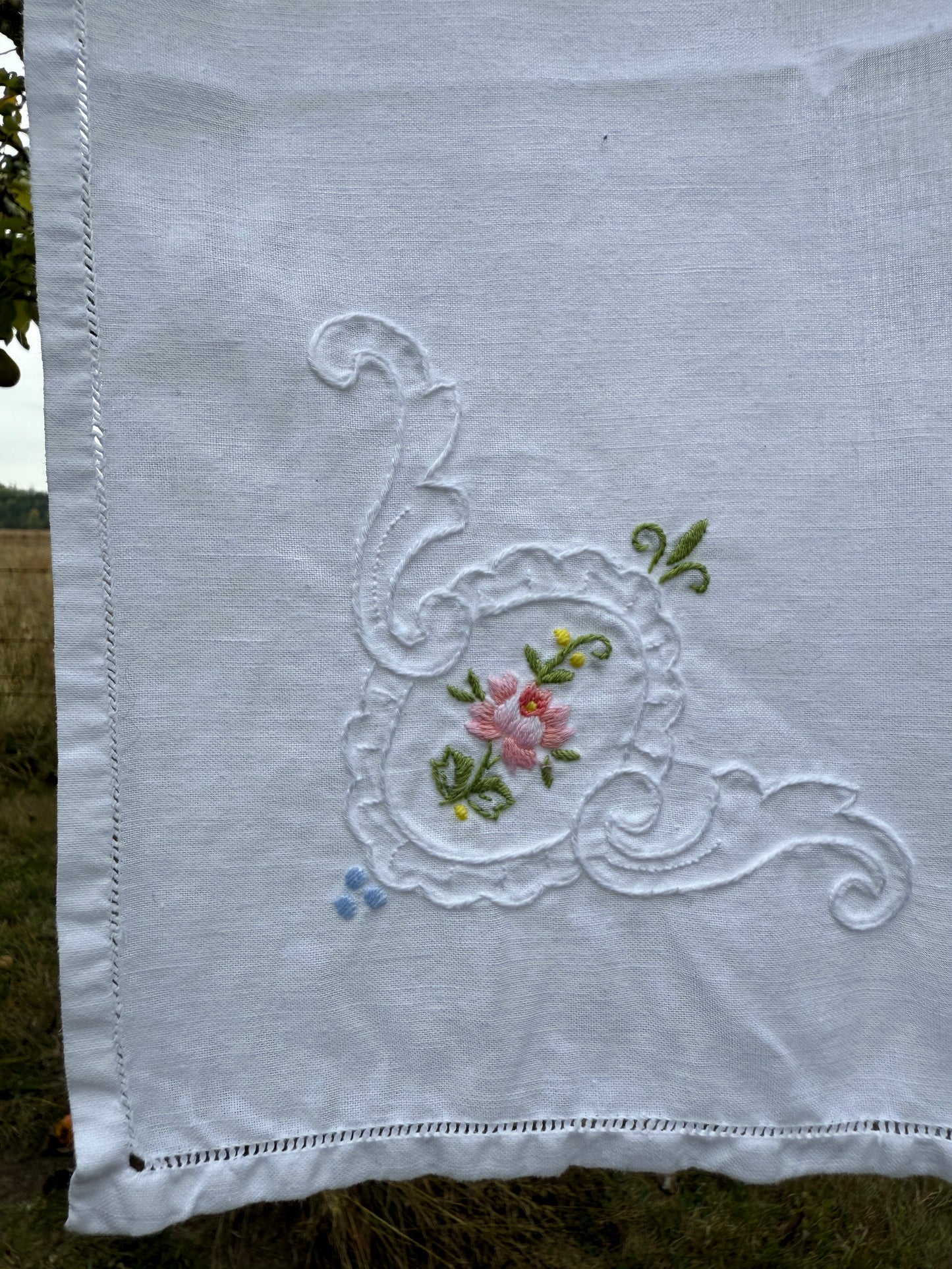 AA.White with pink roses 33" x 32"