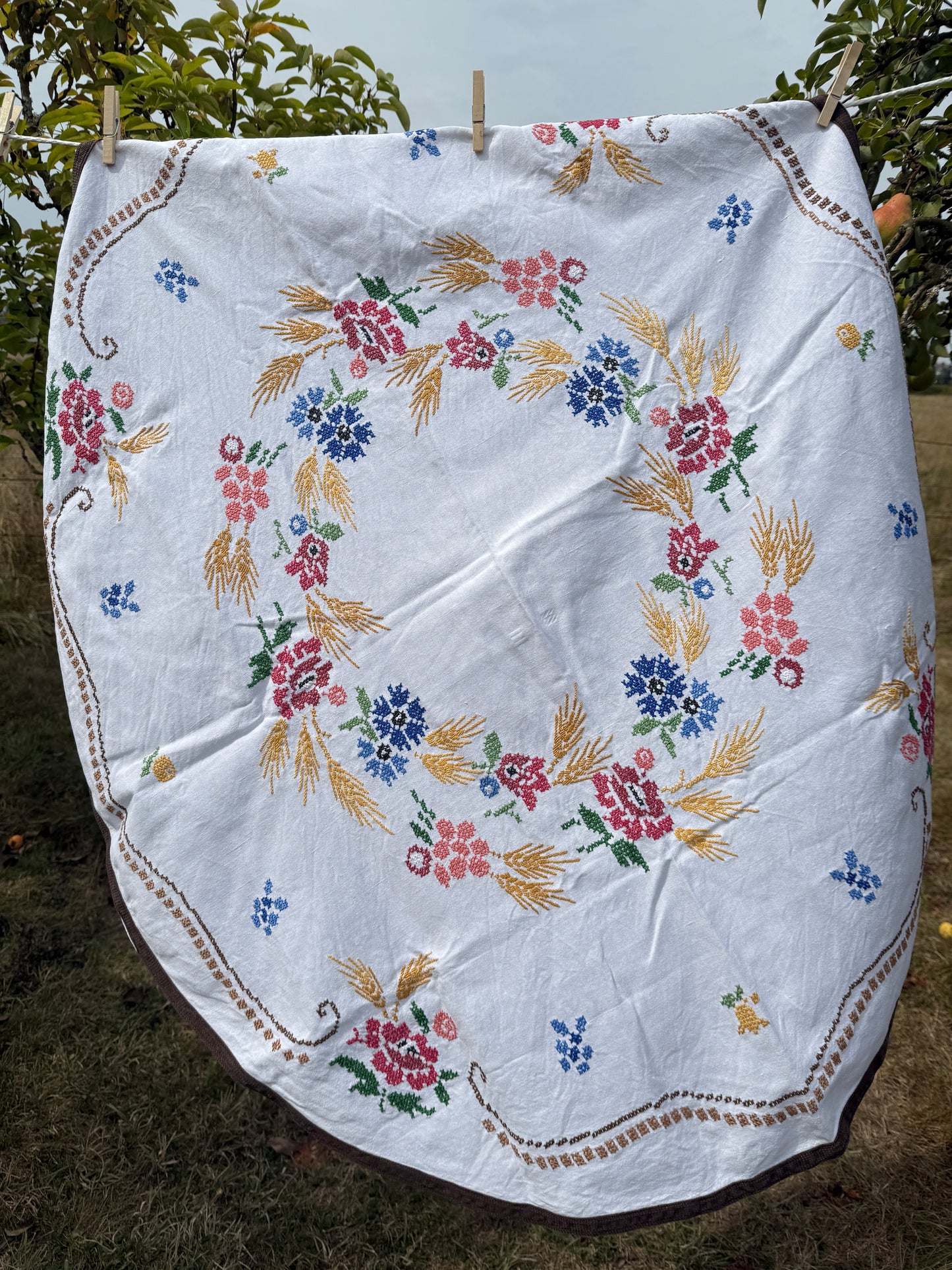 AA. Harvest embroidery round on canvas 43" round